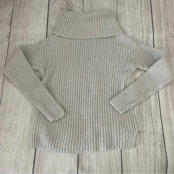 OLD NAVY Women’s Cable Knit Turtleneck Sweater Light Gray Ivory Size Medium - Picture 6 of 6